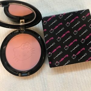 Limited edition MAC x Hello kitty beauty powder